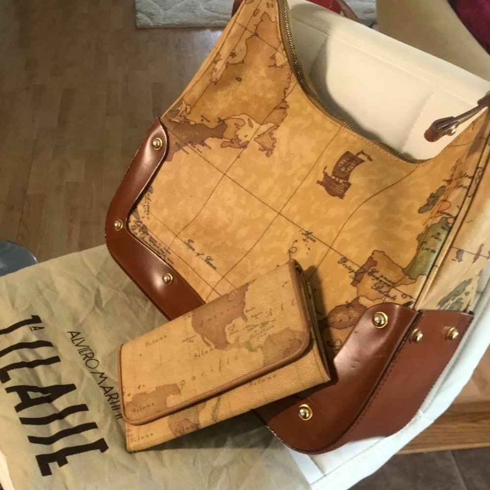 Auth.Vintage Alviero Martini A1 Class Hobo. Wallet not included
